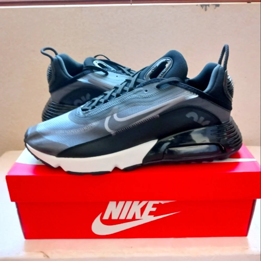 Nike - Picture 1 of 4